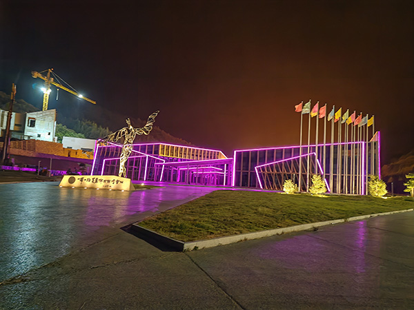 城市亮化是现代城市建设的重要组成部分,它不仅可以美化城市的夜景,还能提升城市的整体形象。随着科技的不断进步,城市亮化也得到了更多的关注和创新。本文将介绍一些关于城市亮化的创意和技术,帮助读者了解城市亮化的重要性以及如何进行湟中城市亮化的规划和实施。 城市亮化是现代城市建设的重要组成部分,它不仅可以美化城市的夜景,还能提升城市的整体形象。随着科技的不断进步,城市亮化也得到了更多的关注和创新。本文将介绍一些关于城市亮化的创意和技术,帮助读者了解湟中城市亮化的重要性以及如何进行湟中城市亮化的规划和实施。